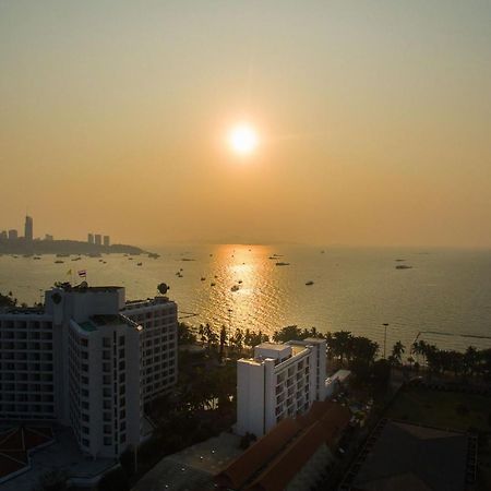 Mera Mare Pattaya Beach And Resort Buitenkant foto